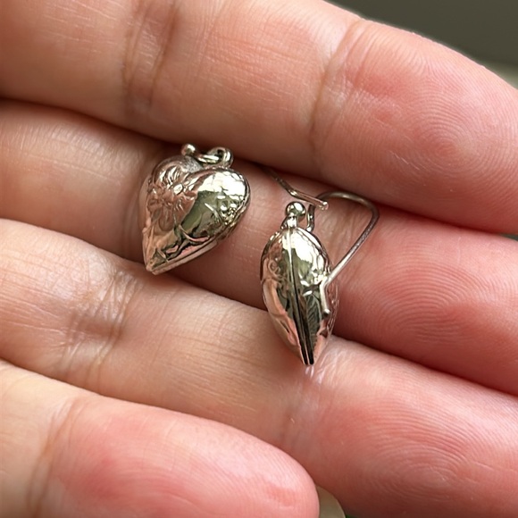 🖤NEW💕Puffy heart earrings - Picture 6 of 9